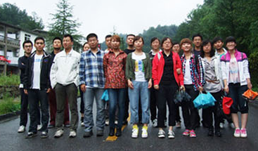 青峰網(wǎng)絡(luò)2011年全體員工洛陽老君山、追夢谷兩日游報(bào)道